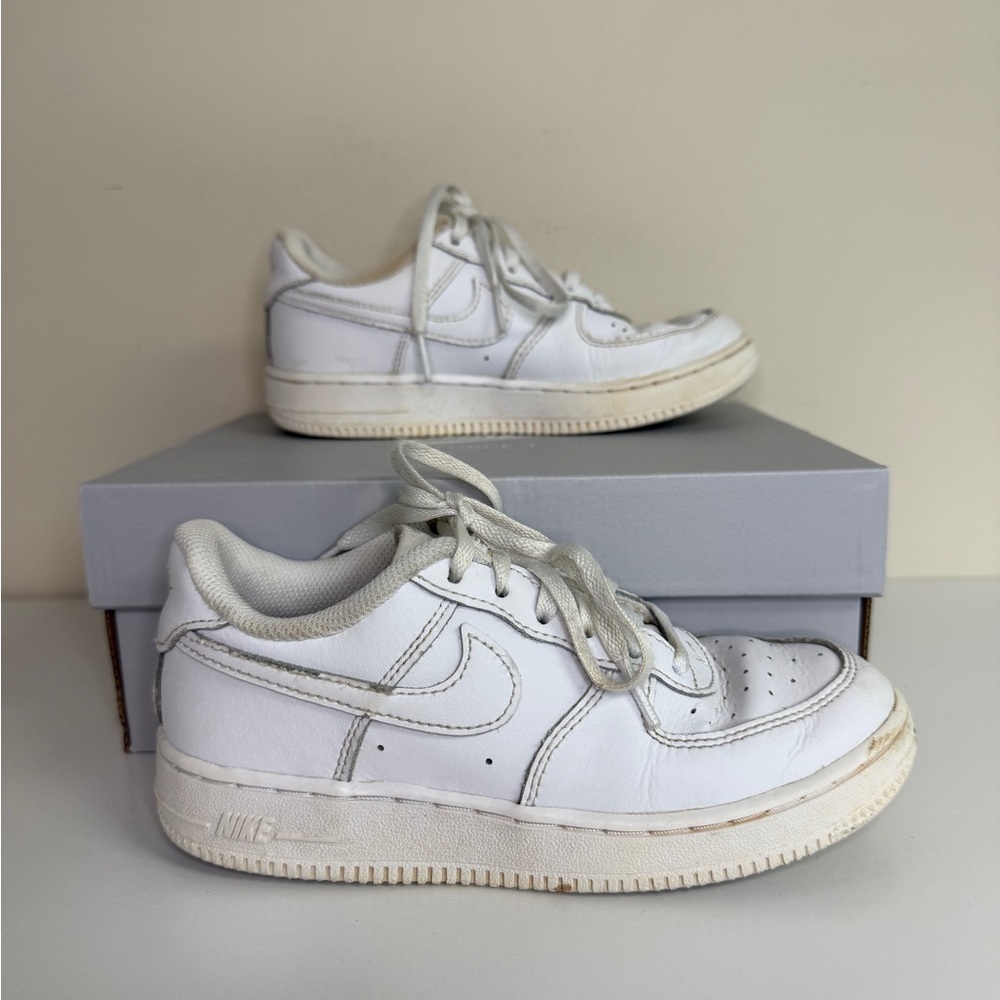 Nike: Kids White Force 1 LE Sneakers, Size 1.5 - Picture 4 of 10